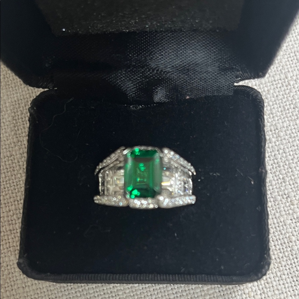 Victoria Wieck 925 Silver Ring with Emerald Green Gemstone Size 8